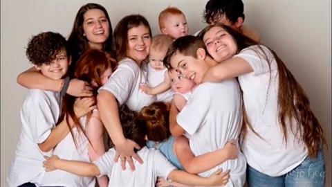 Μαμά με 12 παιδιά θέλει άλλα... 5: «πάντα ήθελα μεγάλη οικογένεια!»